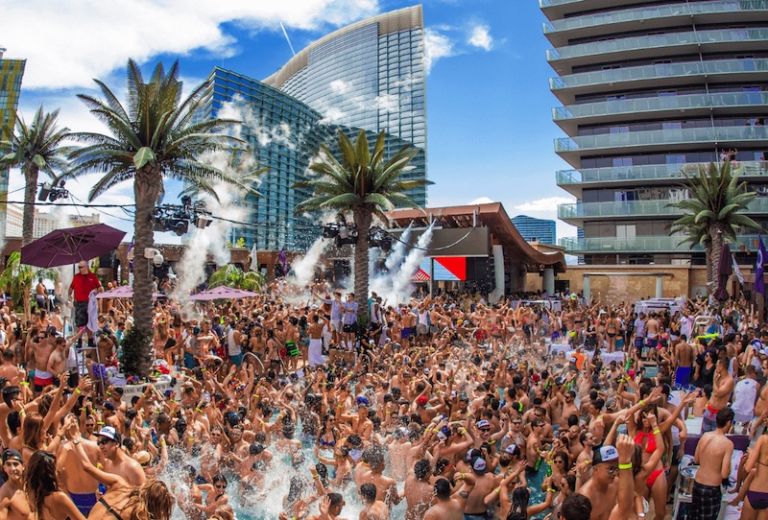 Best Hotel Pool Parties in America - Fifty Grande