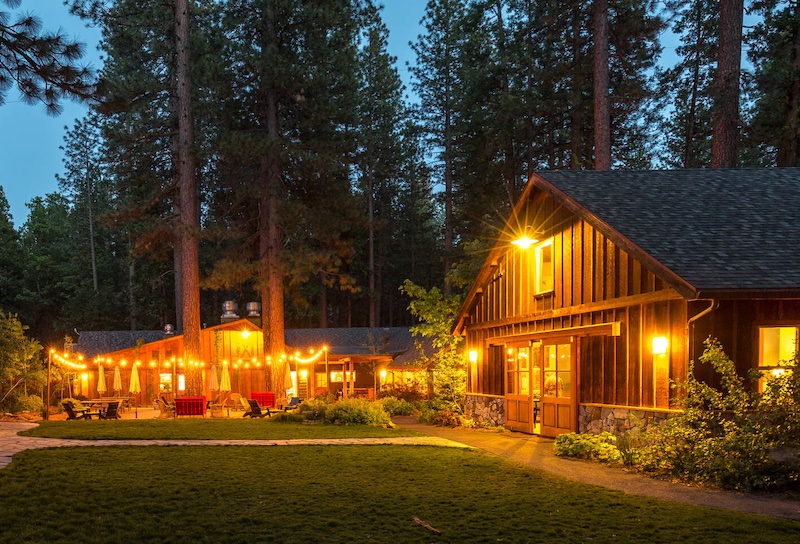 Hotels for leaf peeing - Evergreen Lodge in Yosemite, Calif.